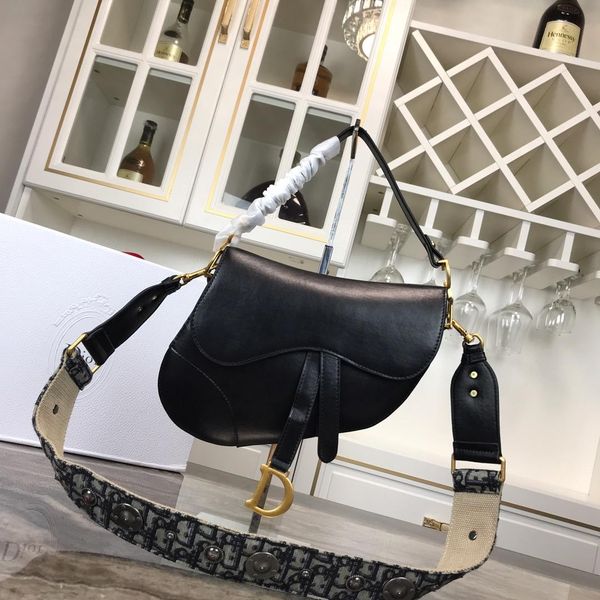 new handbag bag luxury shoulder bag metal hardware luxury fashion large capacity leather and canvas production fashion printing 2308
new handbag bag luxury shoulder bag metal hardware luxury fashion large capacity leather and canvas production fashion printing 2308