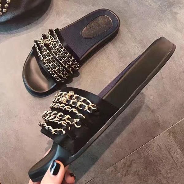With Box Luxury Women Designer Chain Slide Flat Sandals Outdoor Beach Fashion Causal Rubber Flat Slippers 
With Box Luxury Women Designer Chain Slide Flat Sandals Outdoor Beach Fashion Causal Rubber Flat Slippers