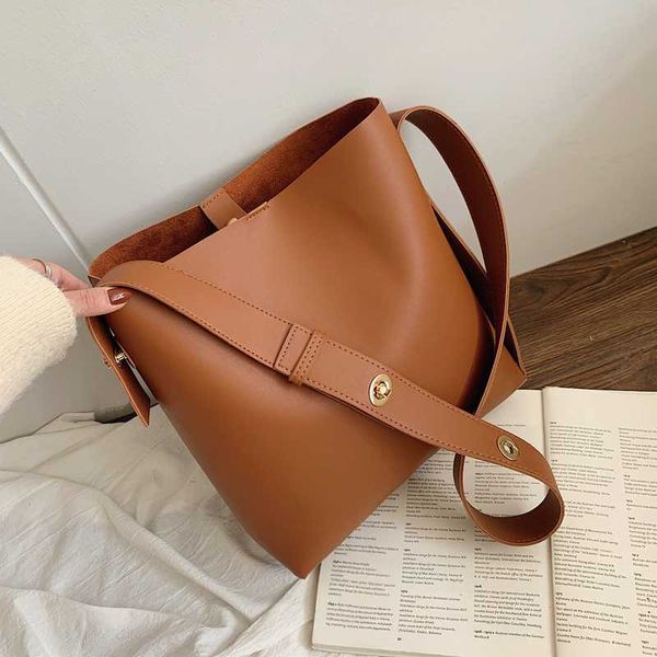 large bag women's fashion shoulder bucket retro bag fashion simple wild large-capacity handbag composite bolso de hombro
large bag women's fashion shoulder bucket retro bag fashion simple wild large-capacity handbag composite bolso de hombro
