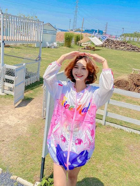2020 summer new arrival long sunscreen coats fashion women cartoon print thin hooded coats, Tan;black
2020 summer new arrival long sunscreen coats fashion women cartoon print thin hooded coats, Tan;black