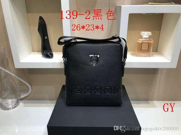 2019 new hot tide simple flow comfortable personality PU business shoulder Messenger bag men and women with the same paragraph zipper
2019 new hot tide simple flow comfortable personality PU business shoulder Messenger bag men and women with the same paragraph zipper