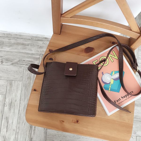 2020 new cross-body casual texture korean ins fashion wild crocodile pattern bucket bag women
2020 new cross-body casual texture korean ins fashion wild crocodile pattern bucket bag women
