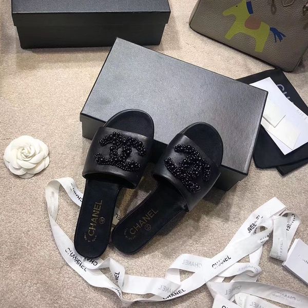 2019 new ladies luxury designer slippers ladies designer sandals and superstar classic designer shoes n067 size 35-40
2019 new ladies luxury designer slippers ladies designer sandals and superstar classic designer shoes n067 size 35-40