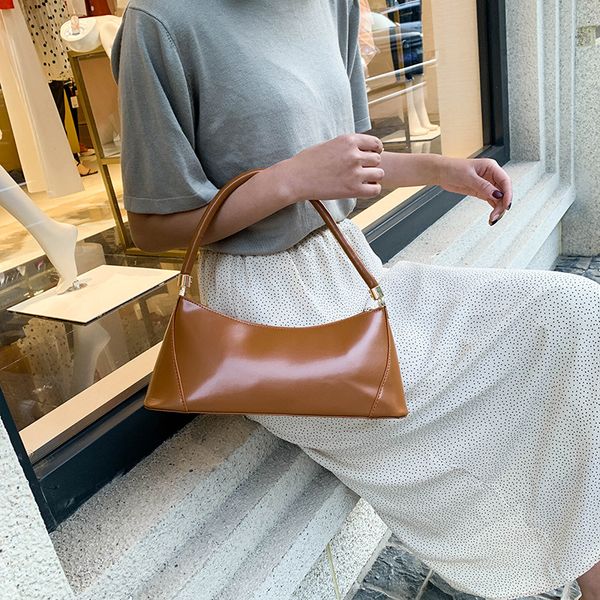 2020 new women's shoulder bag fashion soft leather half moon casual mobile phone bag foreign gas armpit
2020 new women's shoulder bag fashion soft leather half moon casual mobile phone bag foreign gas armpit