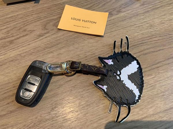 2019 новые брелок аксессуары cat head письмо дизайн кисточкой брелок для человека и weom кожаный письмо шаблон брелок автомобиля с коробкой, Silver
2019 новые брелок аксессуары cat head письмо дизайн кисточкой брелок для человека и weom кожаный письмо шаблон брелок автомобиля с коробкой, Silver