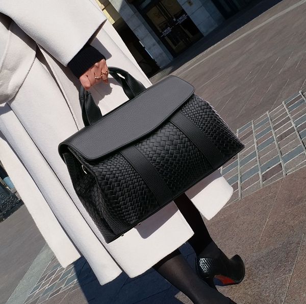 ufd ladies shoulder bag atmospheric women's bag large-capacity cross-body fashion female 2020 new shoulder korean version handbag
ufd ladies shoulder bag atmospheric women's bag large-capacity cross-body fashion female 2020 new shoulder korean version handbag