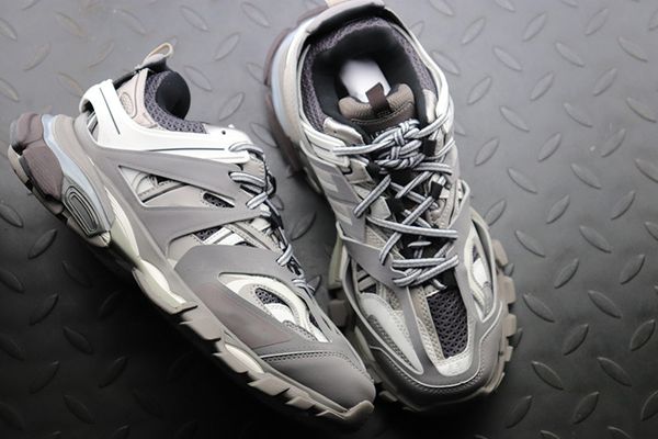 2019 Tess S. Gomma Trek Low Top Sneakers For man women running shoes Triple S 3.0 Clunky Sneaker Shoes Designer Shoes wholesale
2019 Tess S. Gomma Trek Low Top Sneakers For man women running shoes Triple S 3.0 Clunky Sneaker Shoes Designer Shoes wholesale