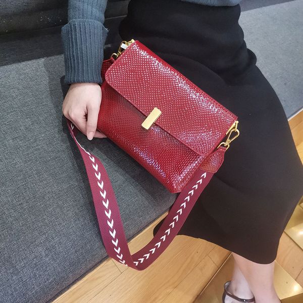 simple style ladies bag 2020 new wide shoulder strap messenger bag temperament fashion bright leather wild shoulder bags female
simple style ladies bag 2020 new wide shoulder strap messenger bag temperament fashion bright leather wild shoulder bags female