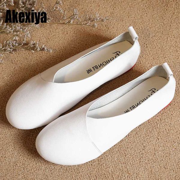autumn new retro handmade loafers women's shoes flat bottom round head soft bottom shallow mouth comfortable women's shoes s484, Black
autumn new retro handmade loafers women's shoes flat bottom round head soft bottom shallow mouth comfortable women's shoes s484, Black