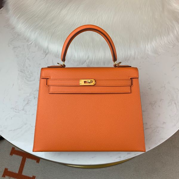 whosale orginal epsom skin orange keily handbag,handmade,wax thread, size:25 28 32cm, have gold,silver hardware, fast delivery
whosale orginal epsom skin orange keily handbag,handmade,wax thread, size:25 28 32cm, have gold,silver hardware, fast delivery