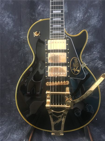3 pickups custom shop lp electric guitar,solid mahogany body with black paint and yellow binding,golden hardware
3 pickups custom shop lp electric guitar,solid mahogany body with black paint and yellow binding,golden hardware