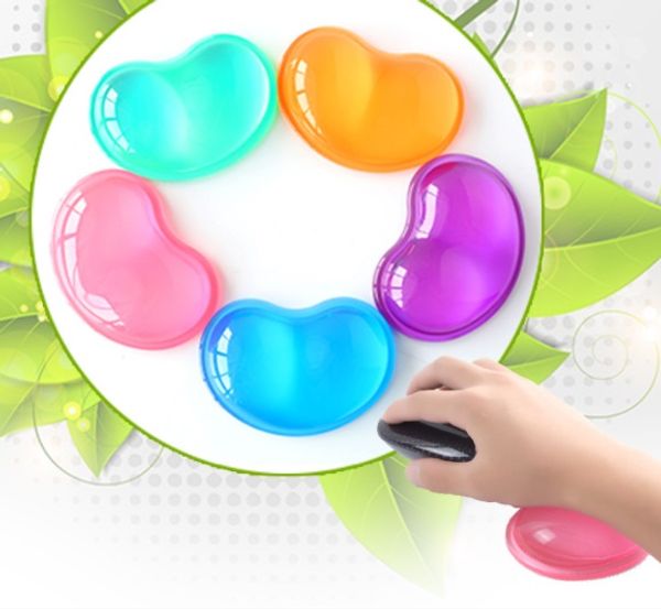 Tran parent heart haped wri t upport anti lip ilicone mou e pad cry tal wri t upport wri t pad cold hand pillow 
Tran parent heart haped wri t upport anti lip ilicone mou e pad cry tal wri t upport wri t pad cold hand pillow