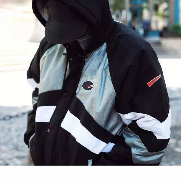 19ss hooded sport jacket box logo coat men women coats fashion embroidery outerwear highstreet hip hop hflsjk353, Black;brown
19ss hooded sport jacket box logo coat men women coats fashion embroidery outerwear highstreet hip hop hflsjk353, Black;brown