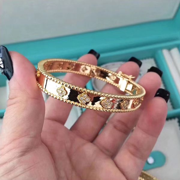 titanium steel bracelet new kaleidoscope flower crystal female bracelet 18k gold couple bracelet love designer fashion jewelry for woman, Black
titanium steel bracelet new kaleidoscope flower crystal female bracelet 18k gold couple bracelet love designer fashion jewelry for woman, Black