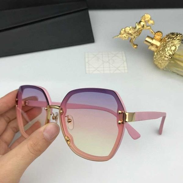 2020 мужские роскошные квадратные пилотные sunglasses золото коричневый градиент titanium модельер drive вс стекла eyewear летний новый cd03, White;black
2020 мужские роскошные квадратные пилотные sunglasses золото коричневый градиент titanium модельер drive вс стекла eyewear летний новый cd03, White;black