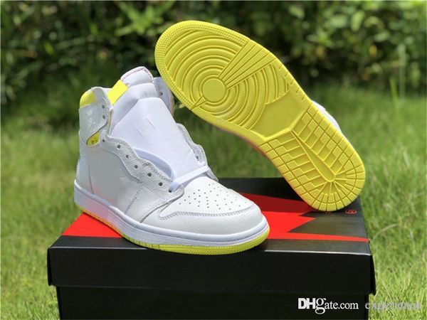 2019 air authentic 1 high og first class flight retro white dynamic yellow 1s black 555088-170 men basketball shoes sneakers with box
2019 air authentic 1 high og first class flight retro white dynamic yellow 1s black 555088-170 men basketball shoes sneakers with box