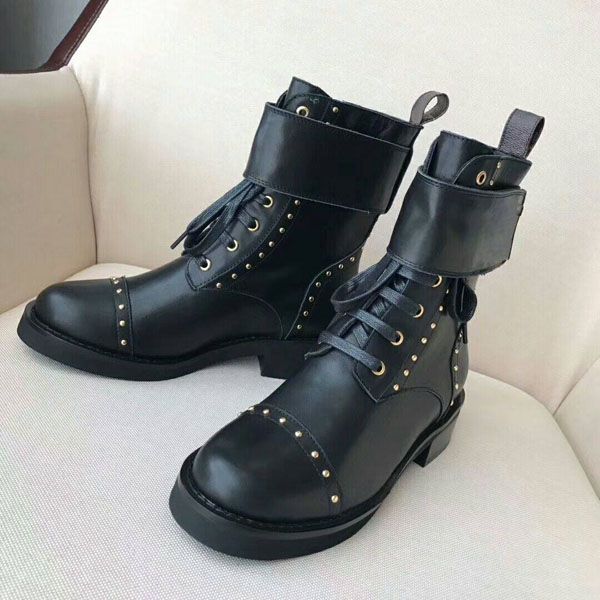 p quality 42 black genuine leather pointy short boots med heels matte solid runway designer boyish stylish fashion vogue s
p quality 42 black genuine leather pointy short boots med heels matte solid runway designer boyish stylish fashion vogue s