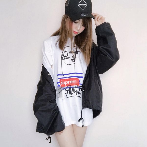 19ss week7 joint artist graffiti portrait face loose oversize short sleeve female couple t-shirt male, Red
19ss week7 joint artist graffiti portrait face loose oversize short sleeve female couple t-shirt male, Red