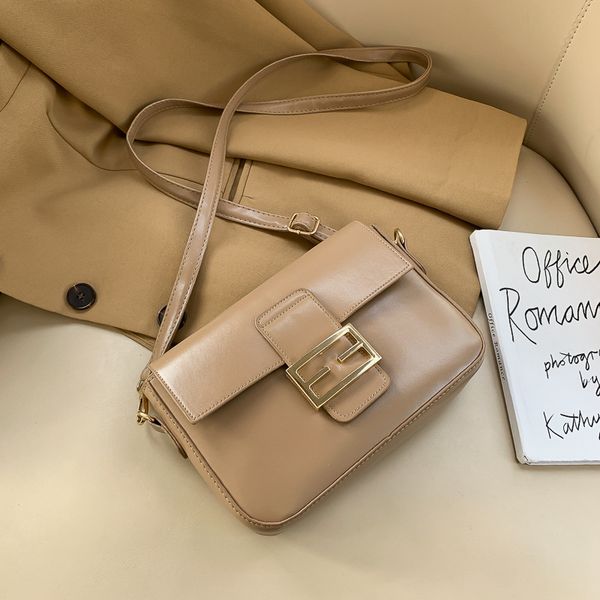 женщины сумочка 2019 новый дизайнер винтаж темперамент crossbody сумка старинные небольшой квадратный пакет
женщины сумочка 2019 новый дизайнер винтаж темперамент crossbody сумка старинные небольшой квадратный пакет