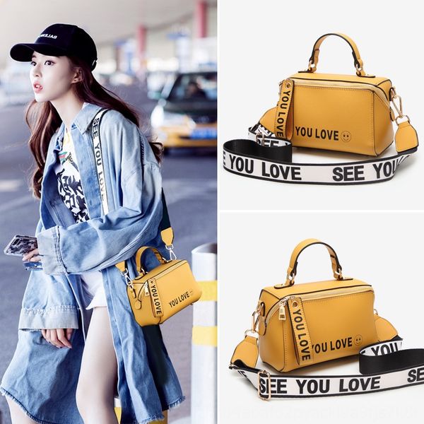 female 2019 female wide strap messenger super fire ins small portable strap shoulder bag shoulder bag, White
female 2019 female wide strap messenger super fire ins small portable strap shoulder bag shoulder bag, White