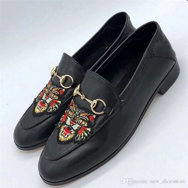 2020 mules princetown men women fur mules flats leather shoes sneakers luxury designer fashion metal chain ladies casual shoes slippers, Black
2020 mules princetown men women fur mules flats leather shoes sneakers luxury designer fashion metal chain ladies casual shoes slippers, Black