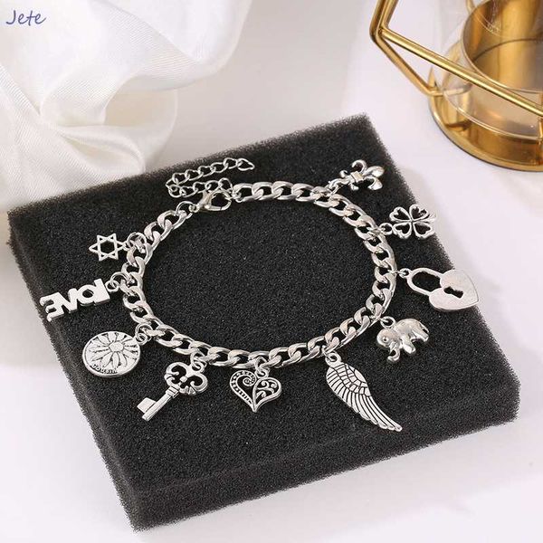 fashion bracelet jewelry fashionable individuality female bracelet contracted temperament noble suit a woman to wear, Black
fashion bracelet jewelry fashionable individuality female bracelet contracted temperament noble suit a woman to wear, Black