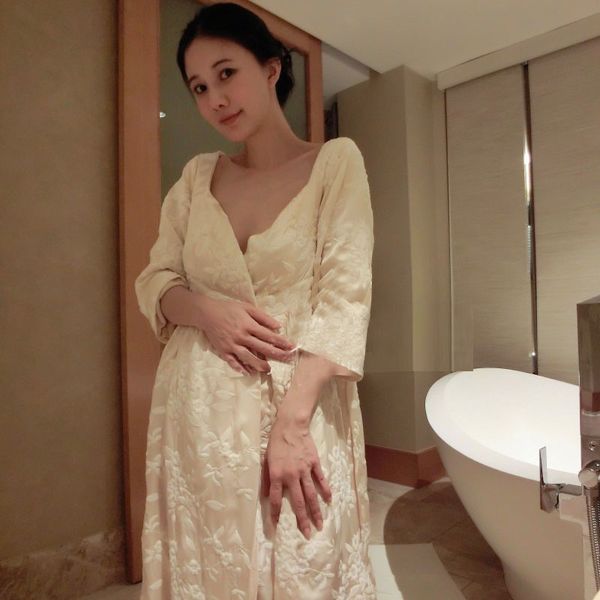 nightshirt autumn winter women nightwear embroidery robe ladies nightgown princess sleepwear female lounges home clothing, Black;red
nightshirt autumn winter women nightwear embroidery robe ladies nightgown princess sleepwear female lounges home clothing, Black;red