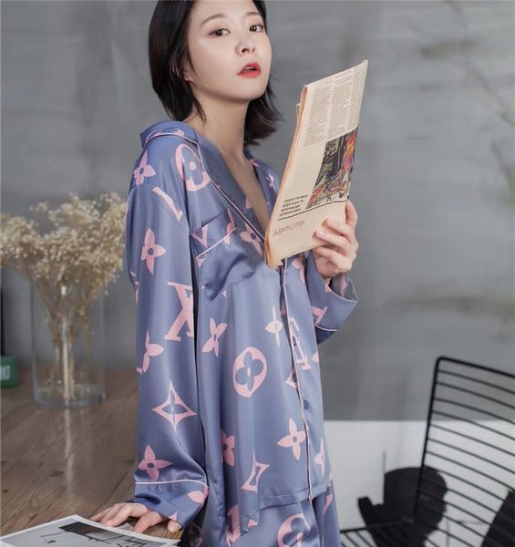 2019 sleepwear female ice silk satin net red autumn european big letters printed long-sleeved tracksuit luxury suite sleepwear, White
2019 sleepwear female ice silk satin net red autumn european big letters printed long-sleeved tracksuit luxury suite sleepwear, White