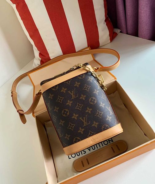 высокое качество мини женщины ведро сумка тотализаторы мода письмо натуральная кожа crossbody плечо crossbody сумки для дам 15.5*21.5*10.5 с
высокое качество мини женщины ведро сумка тотализаторы мода письмо натуральная кожа crossbody плечо crossbody сумки для дам 15.5*21.5*10.5 с