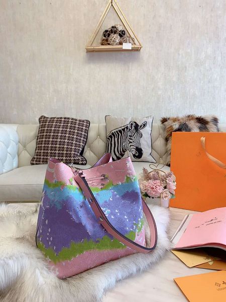 new 2020 color matching printing letter hand the bill of lading shoulder bag bucket genuine leather handbag messenger bags luxury handbag
new 2020 color matching printing letter hand the bill of lading shoulder bag bucket genuine leather handbag messenger bags luxury handbag
