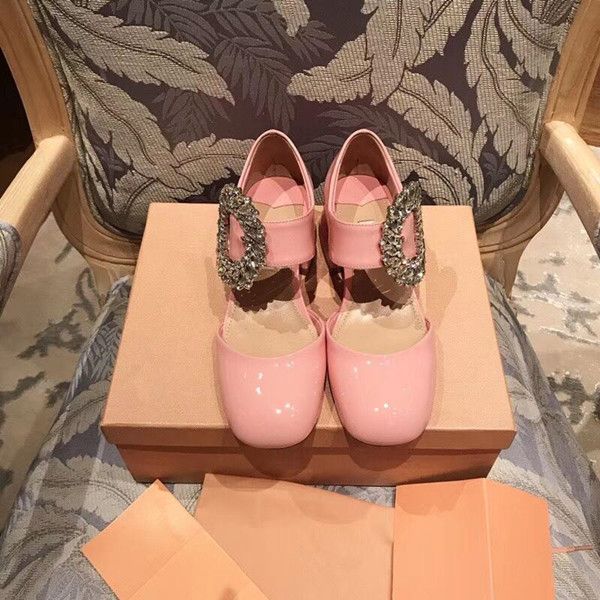 2019 new fashion brand female casual sandals fashion three-color crystal Steve lady ladies temperament 35-39
2019 new fashion brand female casual sandals fashion three-color crystal Steve lady ladies temperament 35-39
