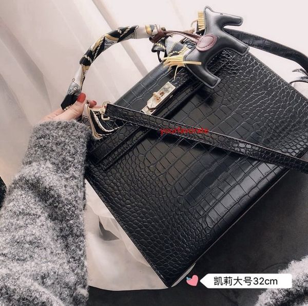 women good quality leather shoulder bag women fashion chain clutch luxury leathe handbags cross body - 1426
women good quality leather shoulder bag women fashion chain clutch luxury leathe handbags cross body - 1426