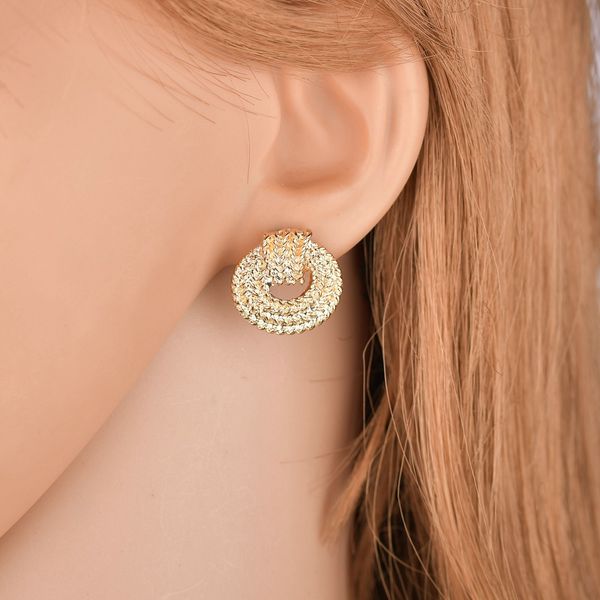 new personality gold color metal small stud earring statement earrings for women party jewelry gift brincos e2517, Golden;silver
new personality gold color metal small stud earring statement earrings for women party jewelry gift brincos e2517, Golden;silver