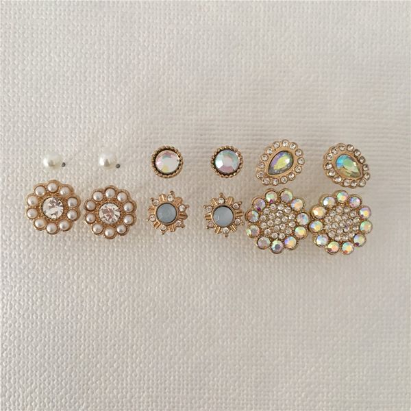 romantic gold color plating pearl stone pearl flower stud earrings set for women girl, Golden;silver
romantic gold color plating pearl stone pearl flower stud earrings set for women girl, Golden;silver