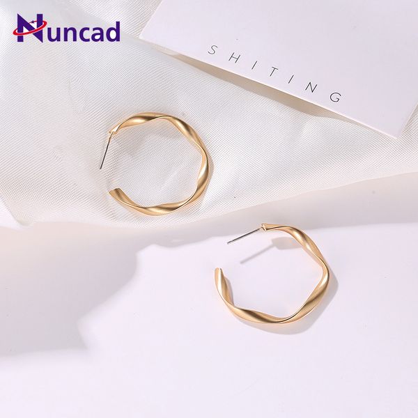 new vintage twisted earrings fashion simple geometric matte hoop earrings hiphop statement minimalism women's jewelry, Golden;silver
new vintage twisted earrings fashion simple geometric matte hoop earrings hiphop statement minimalism women's jewelry, Golden;silver