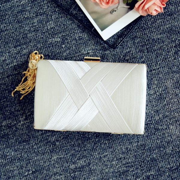 новый шелковый сплетенный мешок мода crossbody замок мешок вечера личность женский клатч цилиндрическая сплошной цвет плеча
новый шелковый сплетенный мешок мода crossbody замок мешок вечера личность женский клатч цилиндрическая сплошной цвет плеча