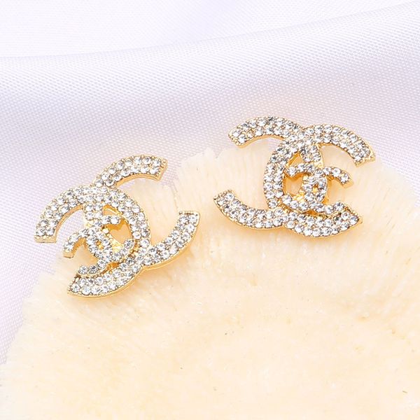 new pearl studs from europe and america temperament fashion letters set full of diamond earrings wholesale of selling accessori, Golden;silver
new pearl studs from europe and america temperament fashion letters set full of diamond earrings wholesale of selling accessori, Golden;silver