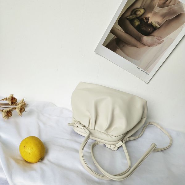 2020 new single shoulder diagonal bag female simple fashion portable soft leather cloud
2020 new single shoulder diagonal bag female simple fashion portable soft leather cloud