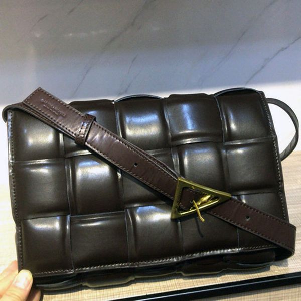 Дизайнер роскошных сумок кошельки женщин проложенный CASSETTE BAG Новые Тканые стереоскопический Plaid плечо сумка женская мода кожа Сумочка
Дизайнер роскошных сумок кошельки женщин проложенный CASSETTE BAG Новые Тканые стереоскопический Plaid плечо сумка женская мода кожа Сумочка