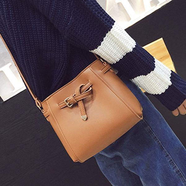 korean version 2020 spring and summer new women's bag simple mini bag single shoulder messenger retro buckle small square ba
korean version 2020 spring and summer new women's bag simple mini bag single shoulder messenger retro buckle small square ba