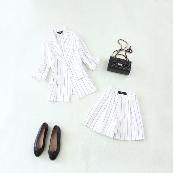 women's suit two-piece female 2019 spring and summer new large size stripes 7 points sleeves suit wide leg shorts thin section, White
women's suit two-piece female 2019 spring and summer new large size stripes 7 points sleeves suit wide leg shorts thin section, White