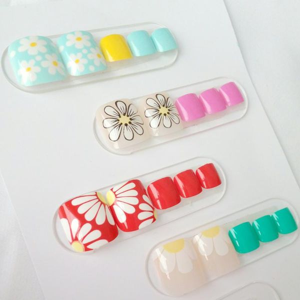24 pcs summer flowers artificial fake toe nails lady false toenail tips for salon full cover diy manicure tools, Red;gold
24 pcs summer flowers artificial fake toe nails lady false toenail tips for salon full cover diy manicure tools, Red;gold
