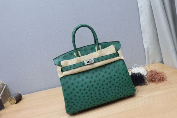 original design handmade wax thread green ostrich skin handbag,gold,silver hardware,25 30 35cm for chosen,by machine,fast delivery
original design handmade wax thread green ostrich skin handbag,gold,silver hardware,25 30 35cm for chosen,by machine,fast delivery