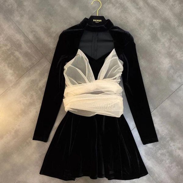 2020 spring new stitching waist woman chest hollow black velvet dress women, Black;gray
2020 spring new stitching waist woman chest hollow black velvet dress women, Black;gray