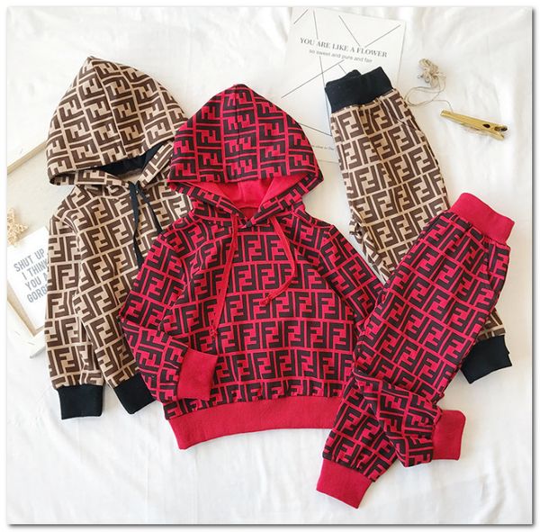 2020 spring boys letter printed outfits brand kids hooded long sleeve casual sweatshirt+sports pants 2pcs sets brand girls clothes p0180, White
2020 spring boys letter printed outfits brand kids hooded long sleeve casual sweatshirt+sports pants 2pcs sets brand girls clothes p0180, White