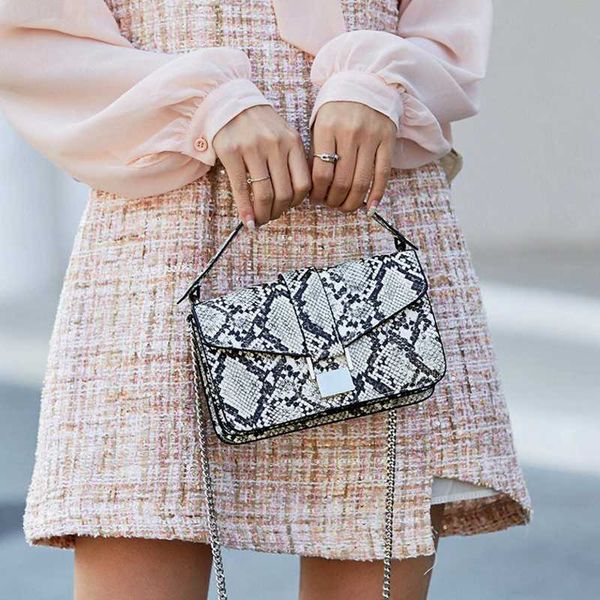 2020 новое поступление горячие продажи змеиная кожа квадратная сумка женская мода питон сумка дизайнерская сумка 
2020 новое поступление горячие продажи змеиная кожа квадратная сумка женская мода питон сумка дизайнерская сумка