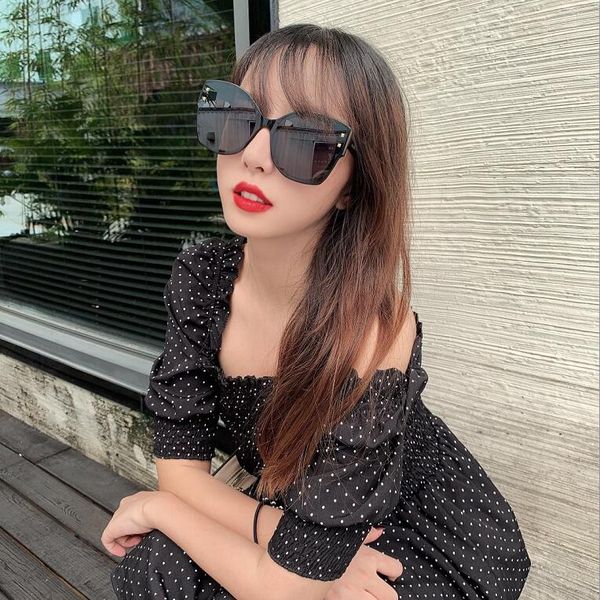 new fashion women sunglasses v4060 men sunglasses simple and generous men sun glasses outdoor uv400 protection eyewear with case, White;black
new fashion women sunglasses v4060 men sunglasses simple and generous men sun glasses outdoor uv400 protection eyewear with case, White;black