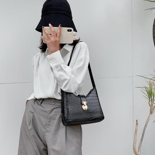 portable women handbag classic creative delicate design female underarm shoulder bags leather street travel purse
portable women handbag classic creative delicate design female underarm shoulder bags leather street travel purse
