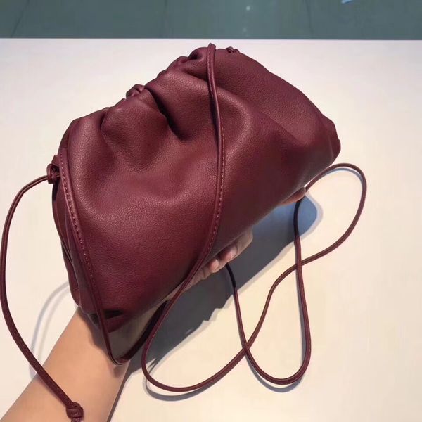 19 new cloud bag shoulder slanting hand holding small square bag europe and america ladies leather soft brown ink green wine red white
19 new cloud bag shoulder slanting hand holding small square bag europe and america ladies leather soft brown ink green wine red white