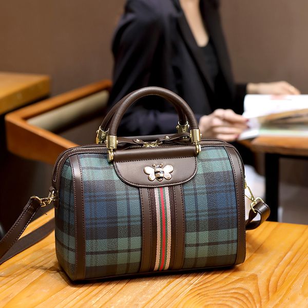 new bucket bag womans fashion retro handbag elegant trend shoulder bag wild casual crossbody messenger bags butterfly gg
new bucket bag womans fashion retro handbag elegant trend shoulder bag wild casual crossbody messenger bags butterfly gg